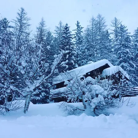 Chalet En Station De Ski, Avec Vue, Au Calme 木屋 拉弗利