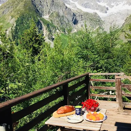 Chalet En Station De Ski, Avec Vue, Au Calme 木屋 拉弗利